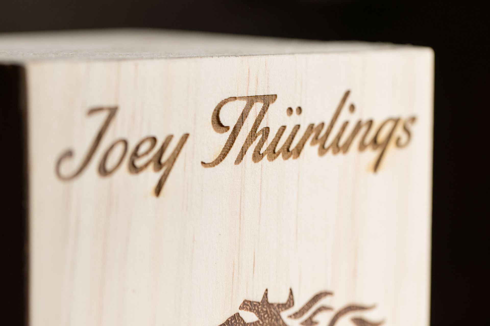 1er Holzkiste personalisiert Joey Thürlings